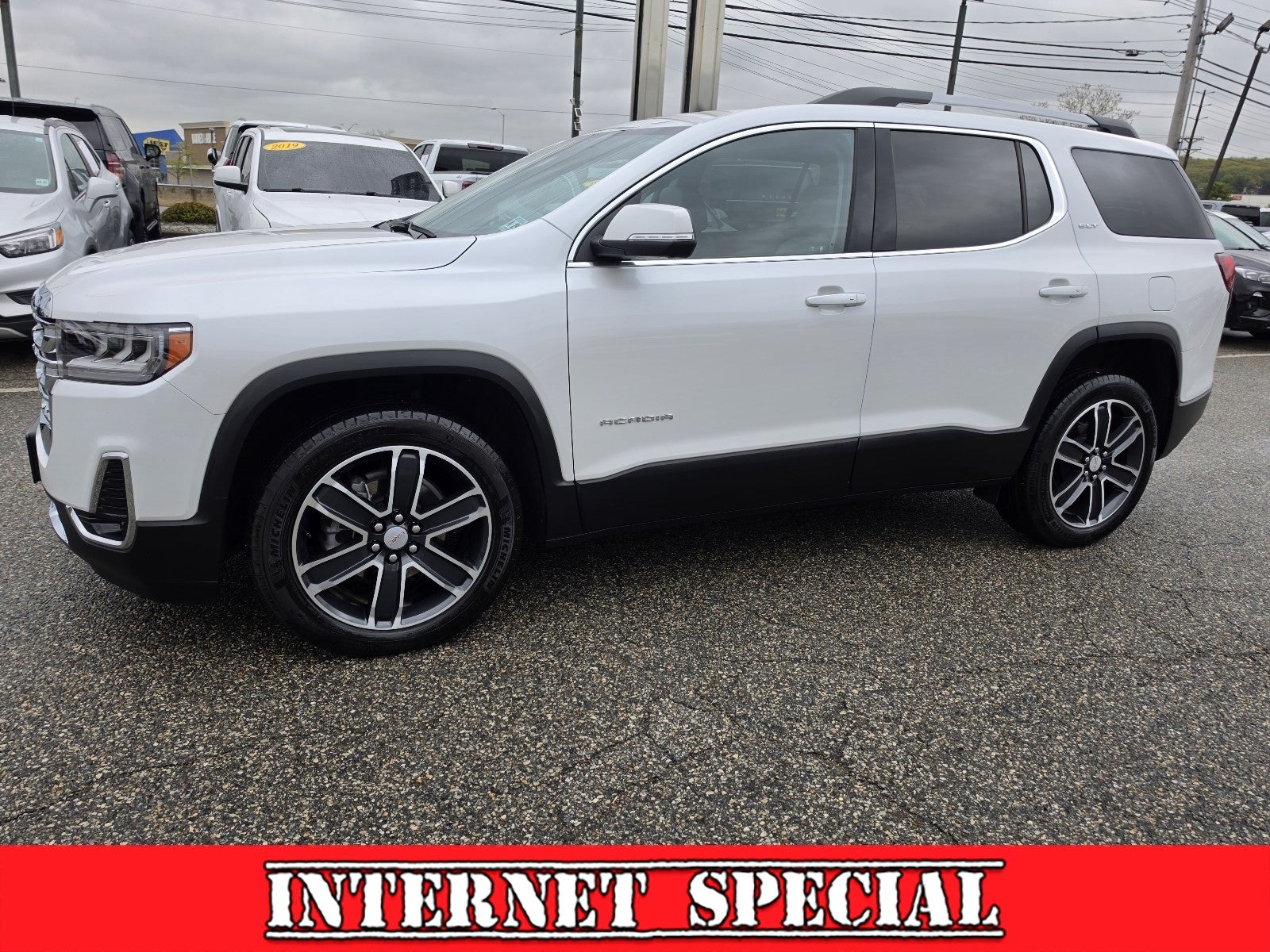 2023 GMC Acadia SLT