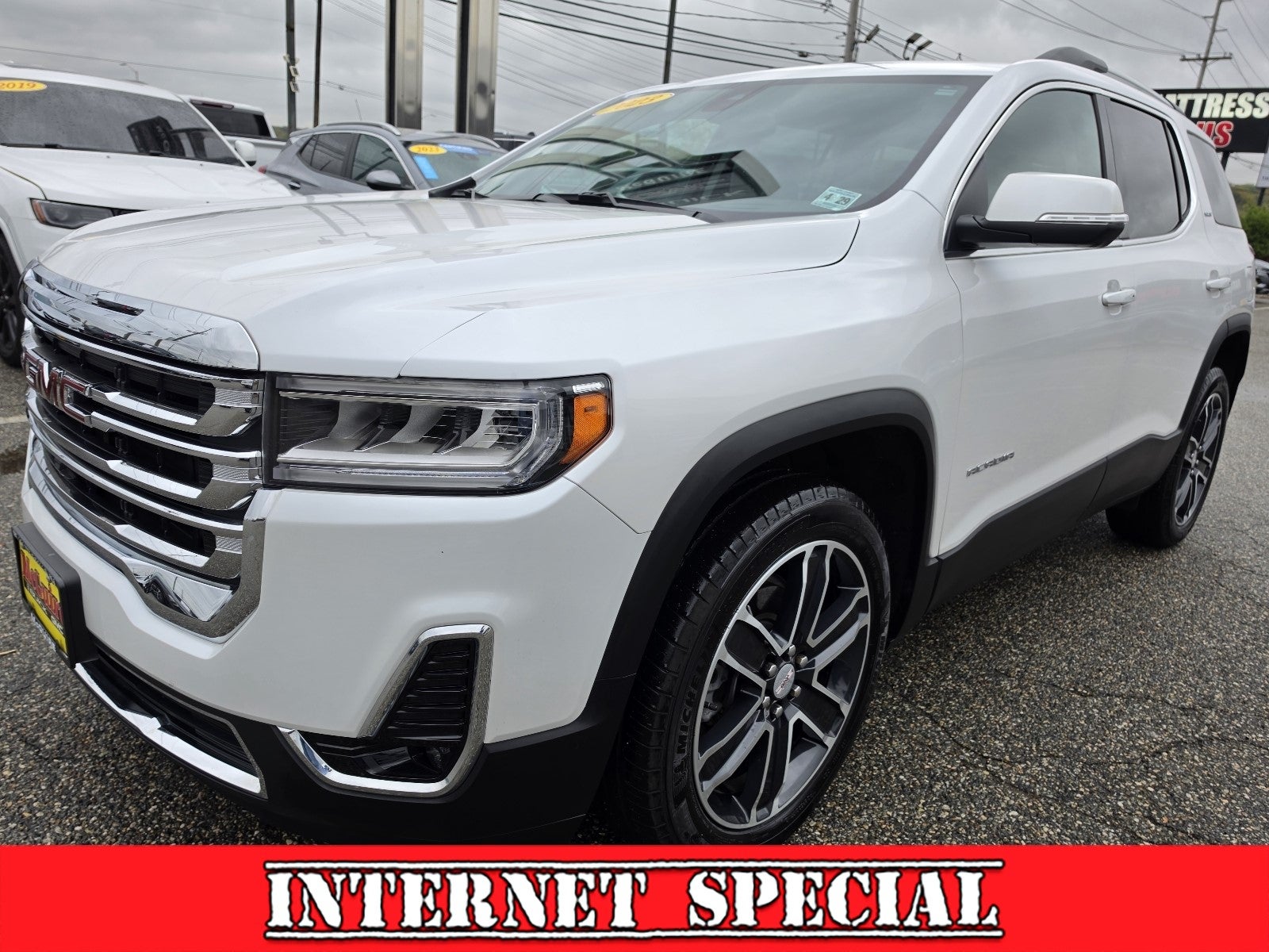 2023 GMC Acadia SLT