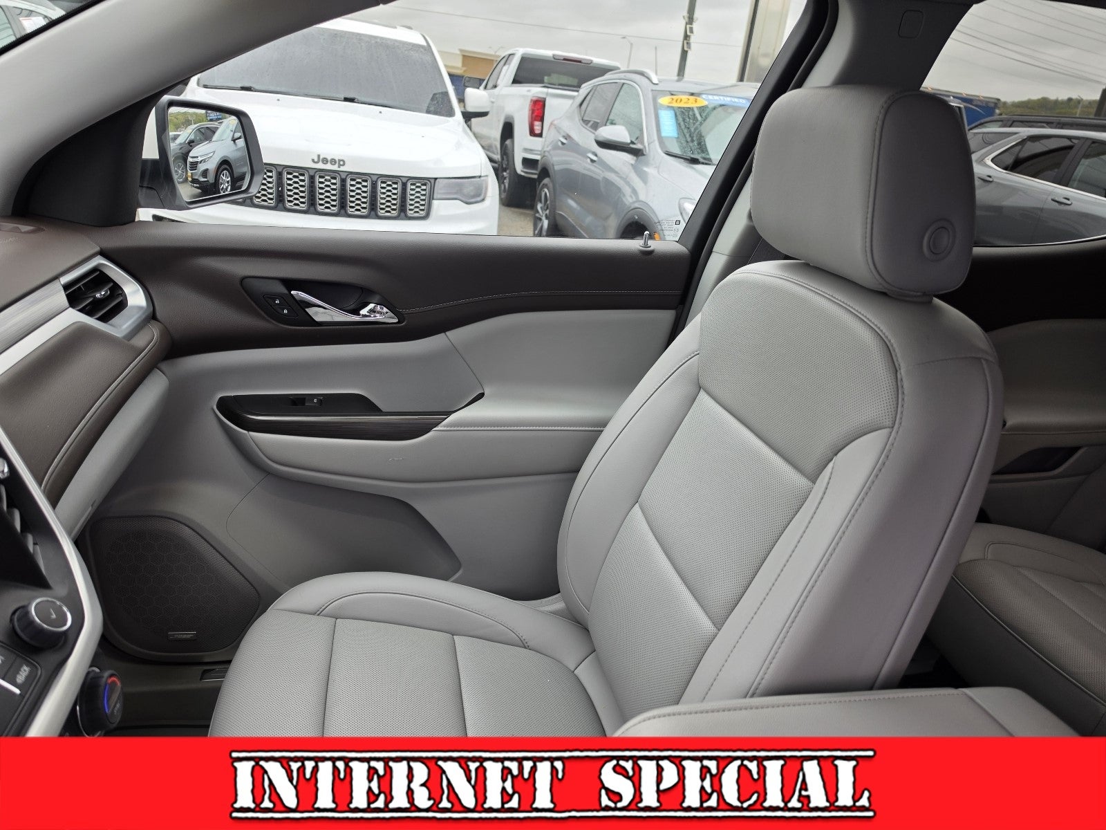 2023 GMC Acadia SLT
