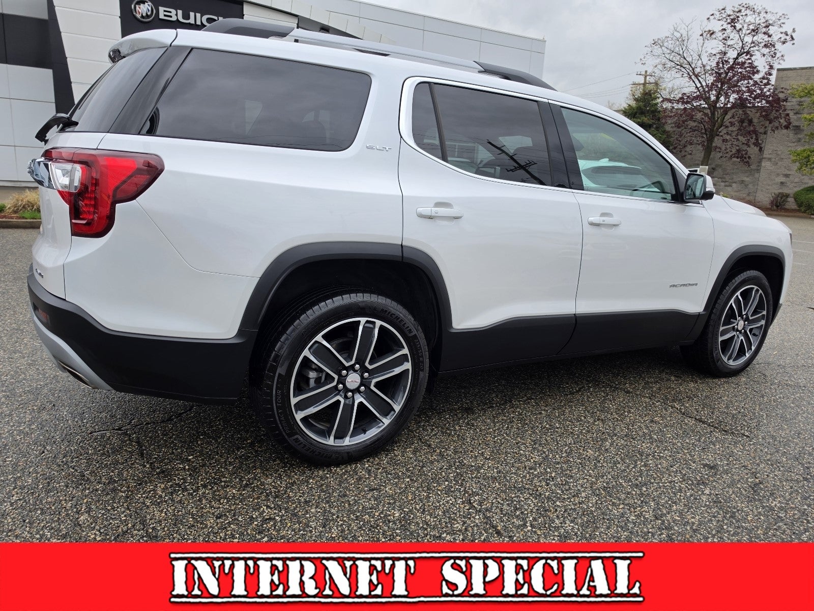 2023 GMC Acadia SLT