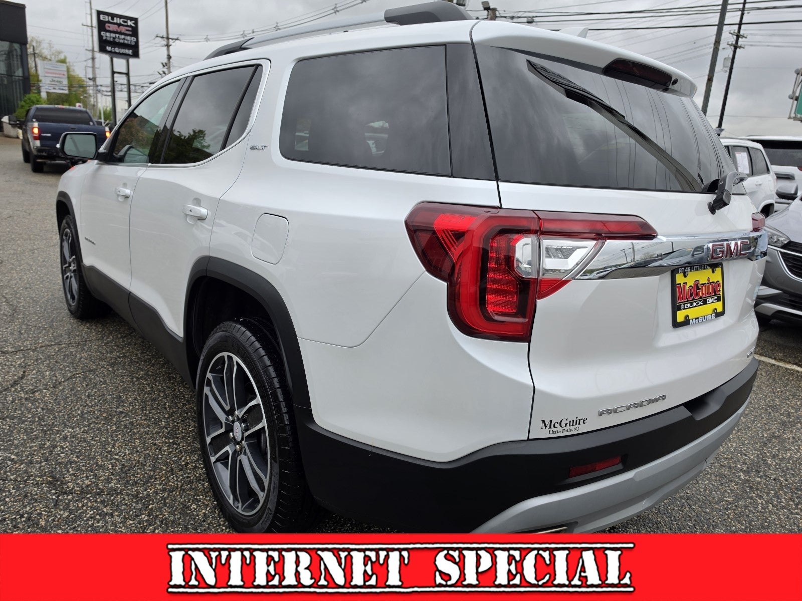 2023 GMC Acadia SLT
