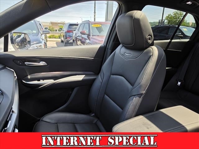 2024 Cadillac XT4 Premium Luxury